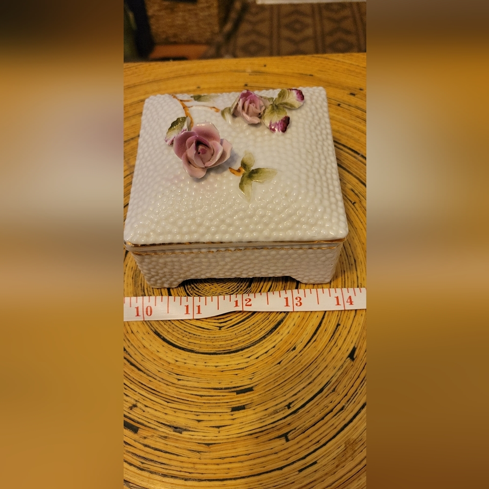 * Vintage Fred Roberts Company trinket box